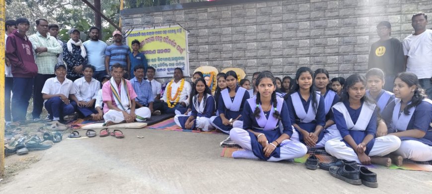 ବୋର୍ଡ଼ ପରୀକ୍ଷା କେନ୍ଦ୍ର ପରିବର୍ତ୍ତନ ପାଇଁ ଦାବି ପ୍ରସଙ୍ଗ ୩୬ ଘଣ୍ଟା ବିତିଲା ଆମରଣ ଅନଶନ,