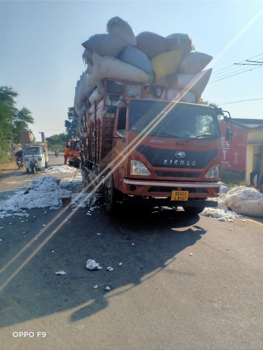 ଓଭର୍ ଲୋଡ୍ କପା ବୋଝେଇ ଗାଡ଼ିରେ ଲାଗିଲା ନିଆଁ,