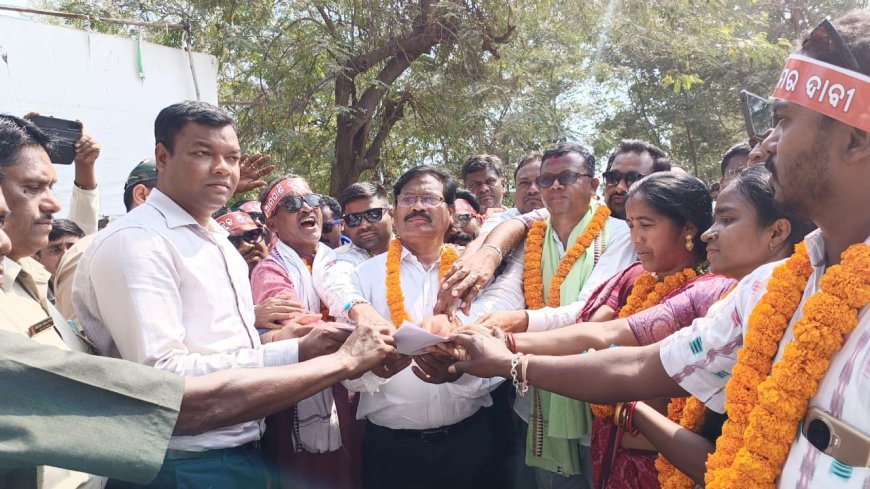 ଆମପାଣିକୁ ବ୍ଳକ ଘୋଷଣା ପାଇଁ ଦାବିପତ୍ର ସହିତ ମେଲି ବାନ୍ଧିଲେ ୧୦ ପଞ୍ଚାୟତର ଲୋକେ,