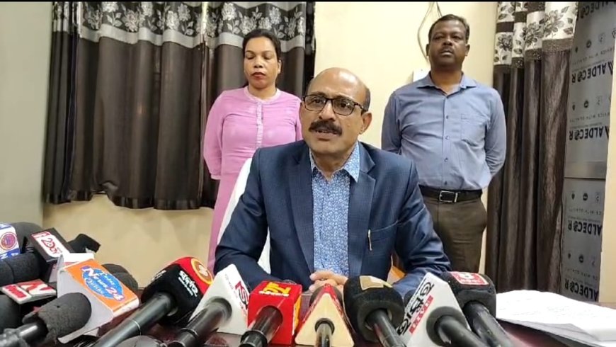 ସରକାରୀ ଅର୍ଥ ହଡପ କରି ସରପଞ୍ଚଙ୍କ ୨ ପୁଅ ଗିରଫ ଭବାନୀପାଟଣାରେ ଭିଜିଲାନ୍ସ ଏସପିଙ୍କ ସାମ୍ବାଦିକ ସମ୍ମିଳନୀ,